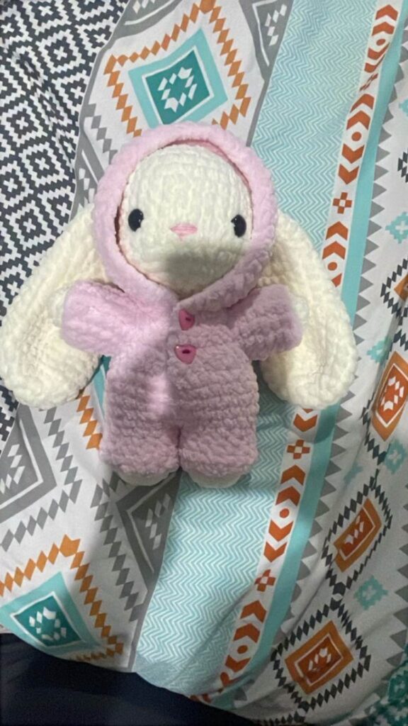 Amigurumi conejo de orejas largas