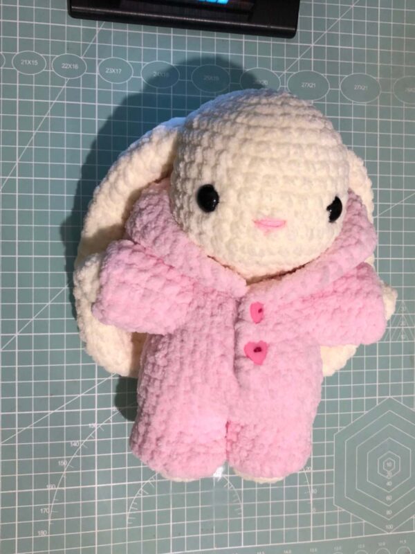 Amigurumi conejo de orejas largas