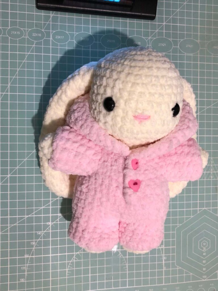 Amigurumi conejo de orejas largas